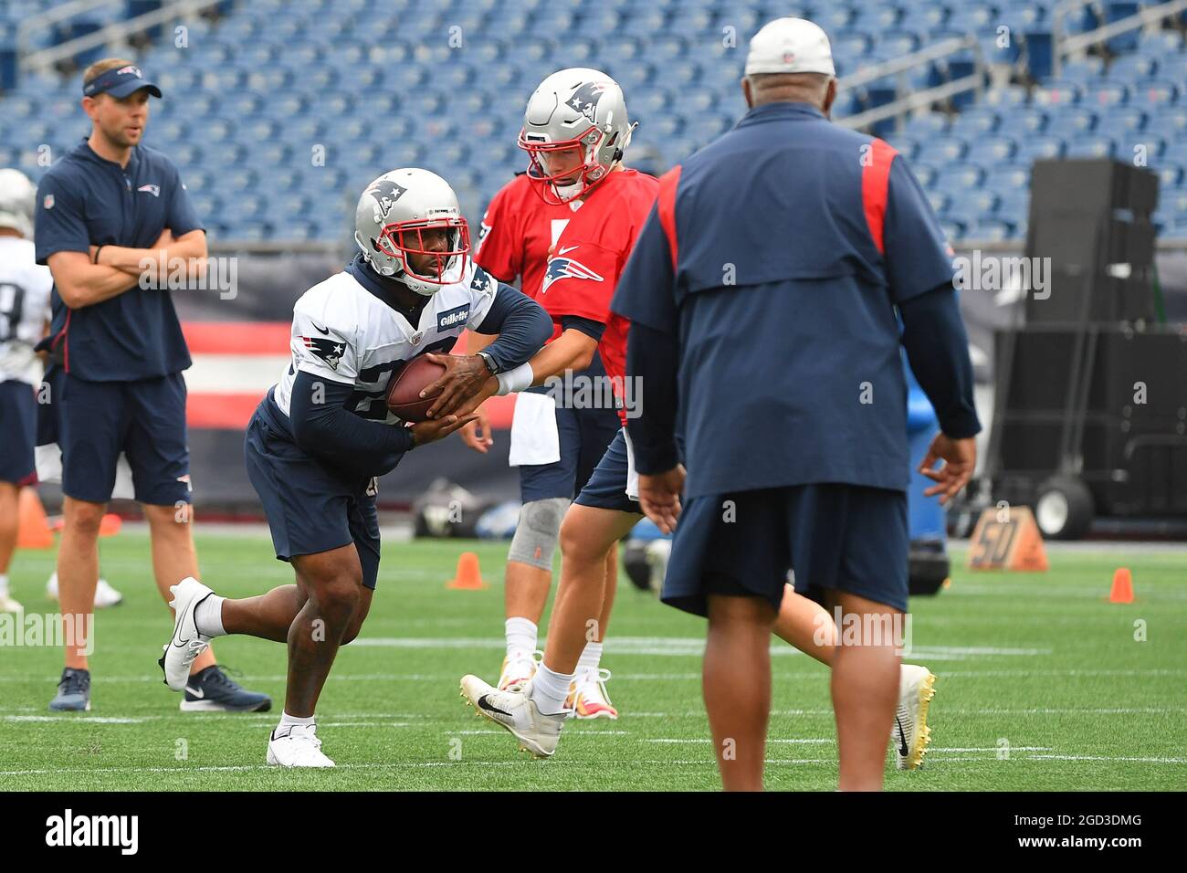 Tuesday, August 10, 2021: New England Patriots quarterback Mac Jones (50)  stretches at the New England Patriots training camp held at Gillette  Stadium, in Foxborough, Massachusetts. Eric Canha/CSM Stock Photo - Alamy