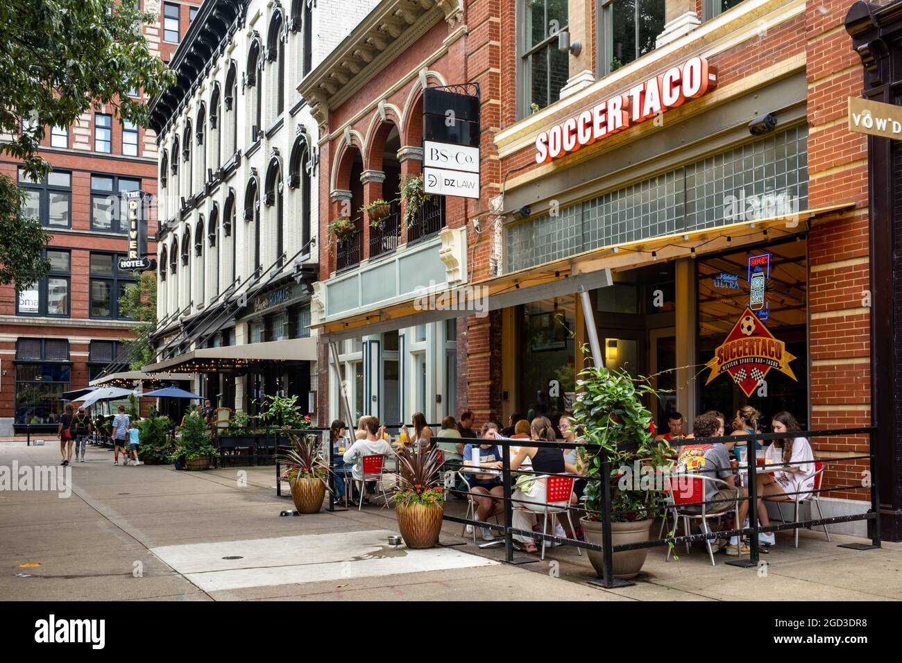 Restaurants line the Market Square area of Knoxville, Tennessee Stock Photo Alamy