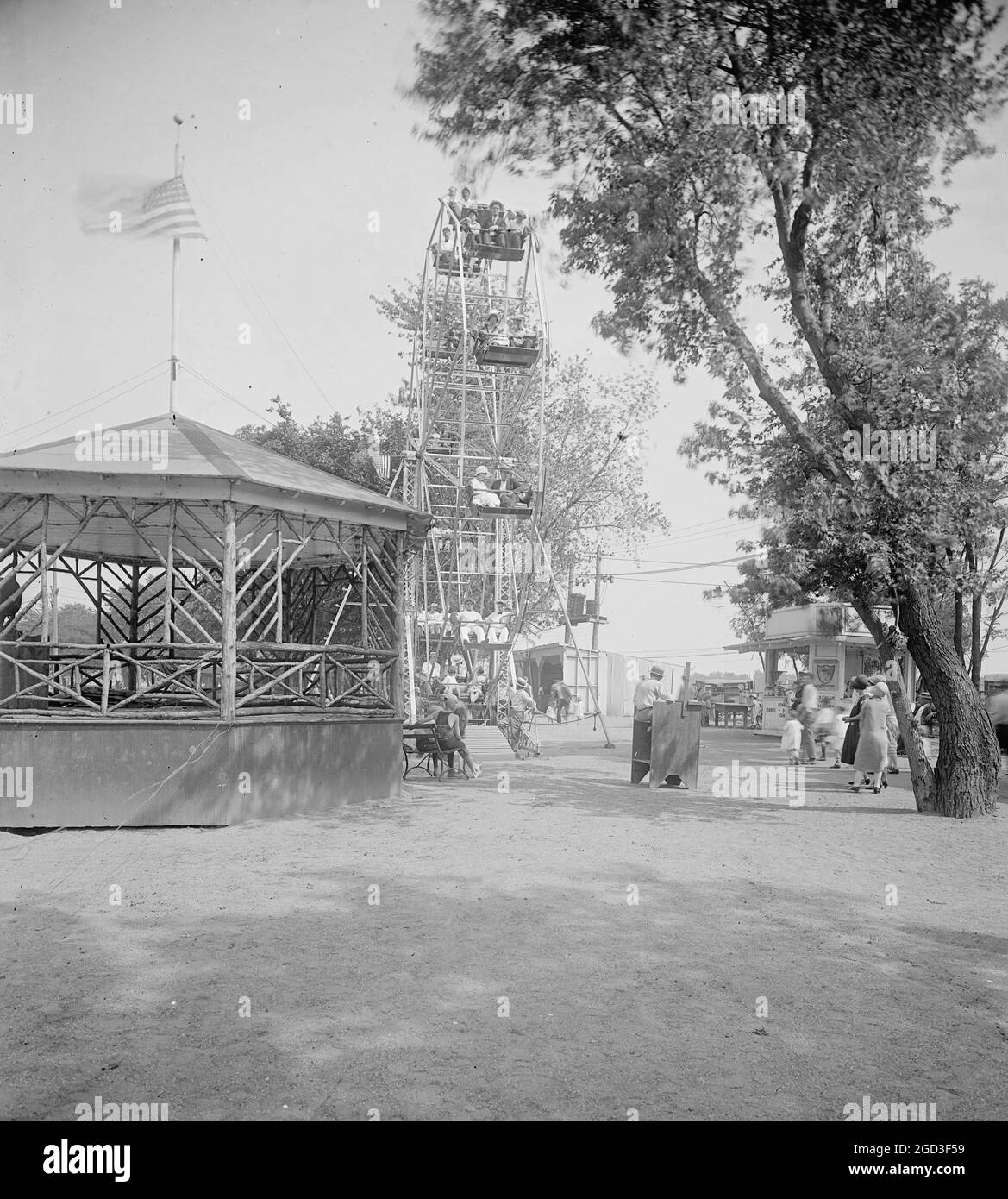 Ealry 1900s amusement park hi-res stock photography and images - Alamy