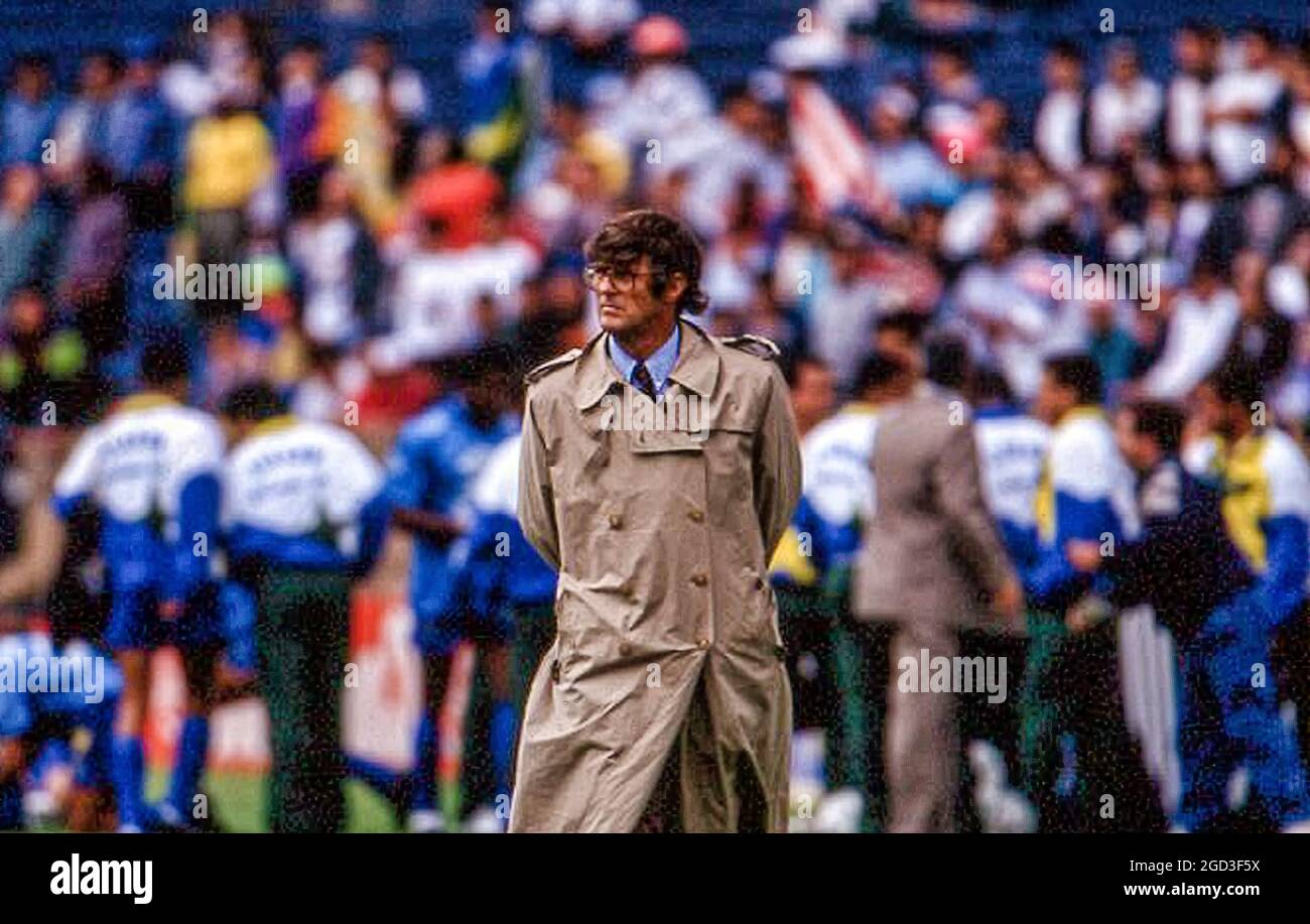 Former USA soccer national team Bora Milutinović on the pitch before a game in 1994 Stock Photo