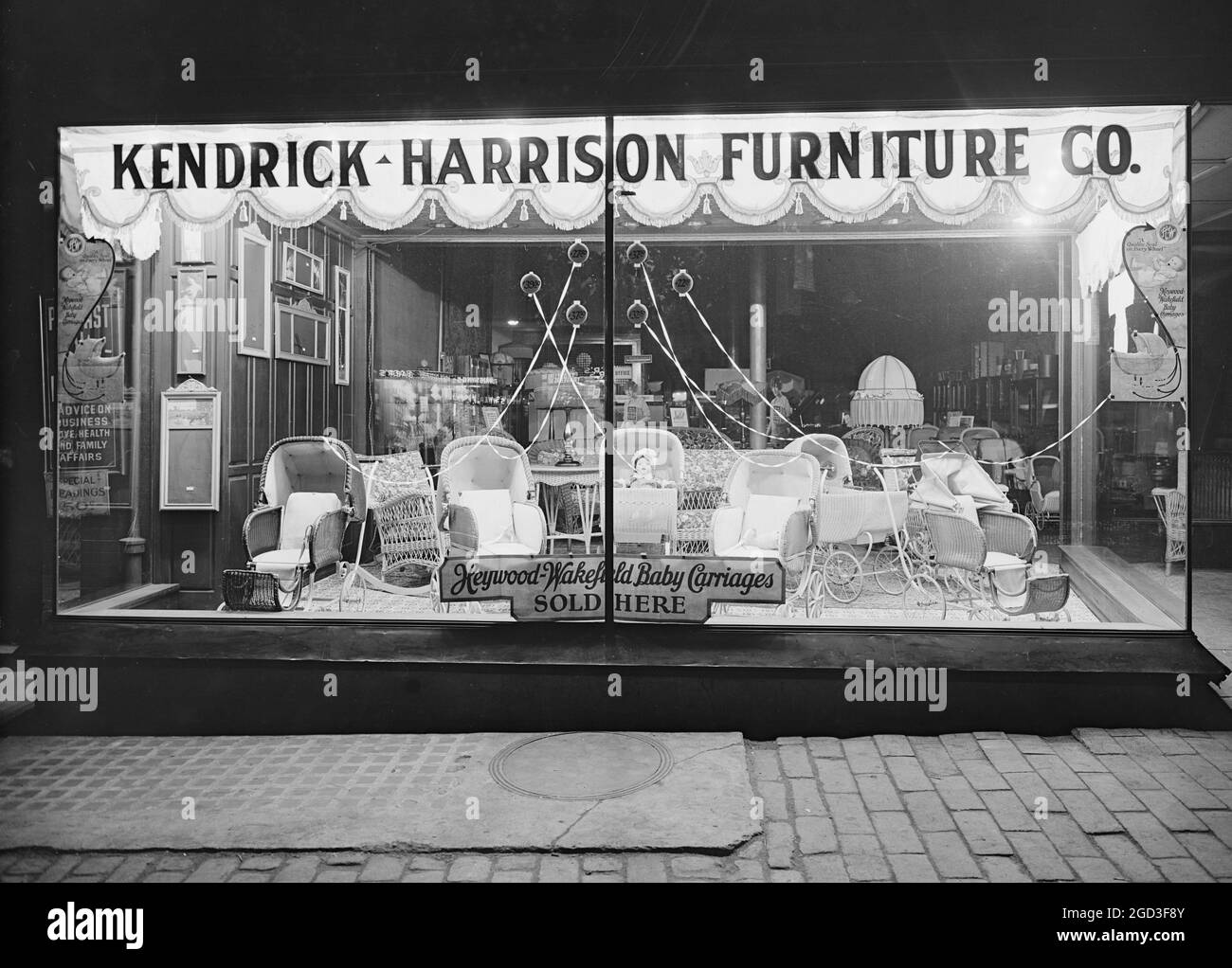 Early 1900s window display hi-res stock photography and images - Alamy