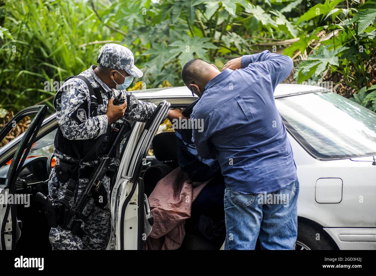 Ilopango, El Salvador. 10th Aug, 2021. Police officers perform a search operative while patrolling the Cumbres de San Bartolo community which is controlled by the 18th street gang. (Credit Image: © Camilo Freedman/ZUMA Press Wire) Stock Photo