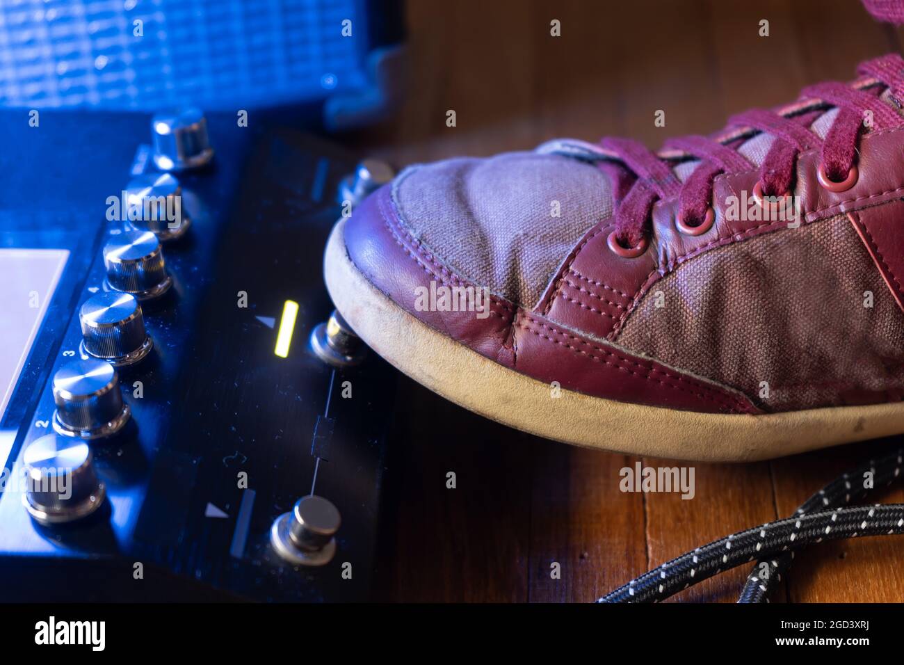 Foot pedal hires stock photography and images Alamy