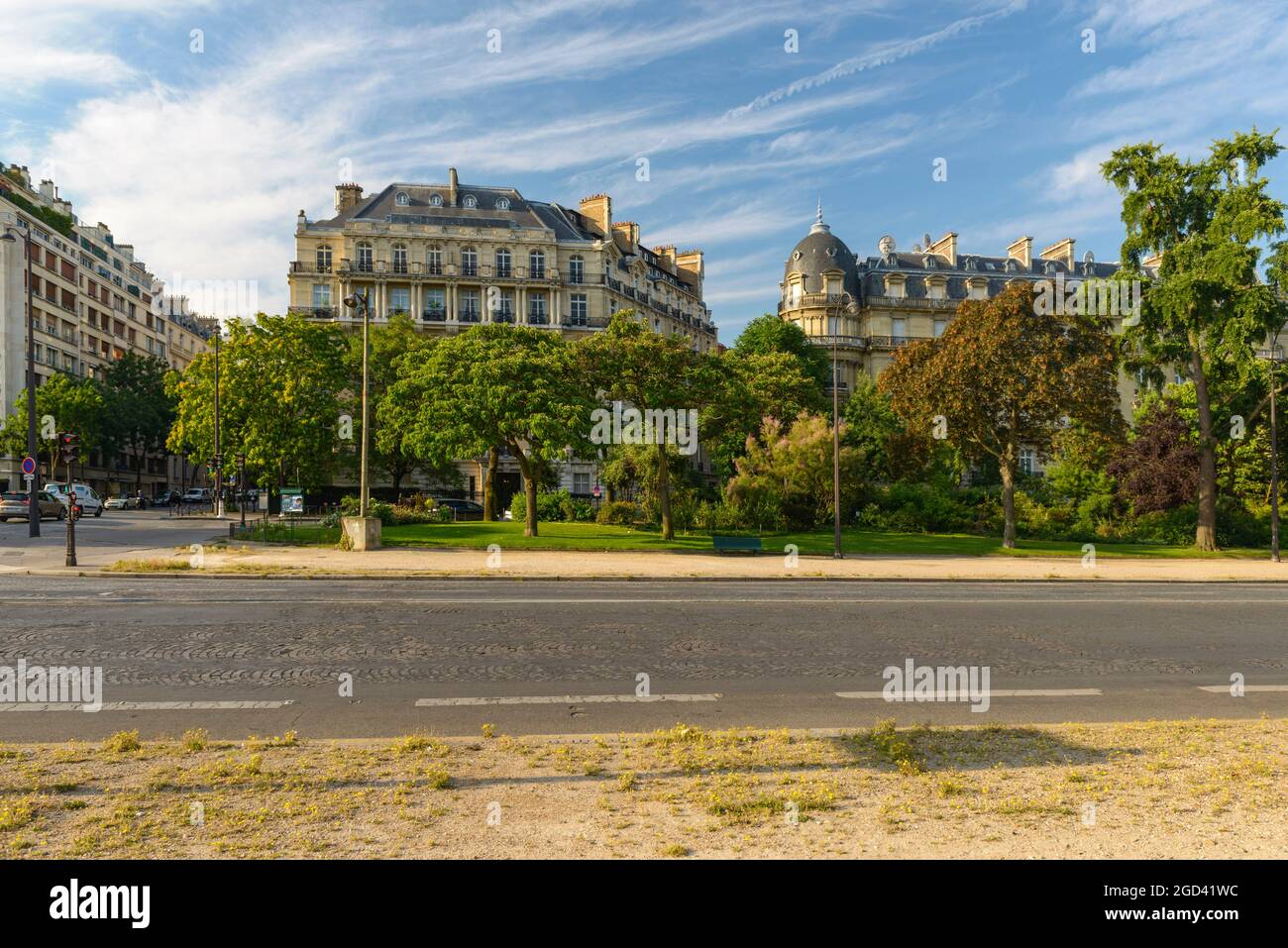 FRANCE, PARIS (75016), AVENUE FOCH (AVENUE FOCH IS THE WIDEST AVENUE OF