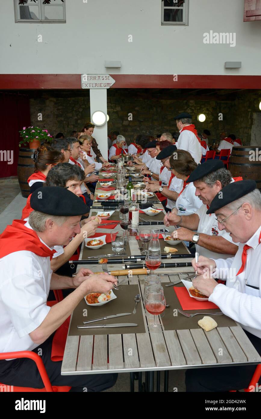 FRANCE, ATLANTIC PYRENEES (64) BASQUE COUNTRY, ESPELETTE PEPPER FESTIVAL IN OCTOBER, BANDAS AT LUNCH Stock Photo