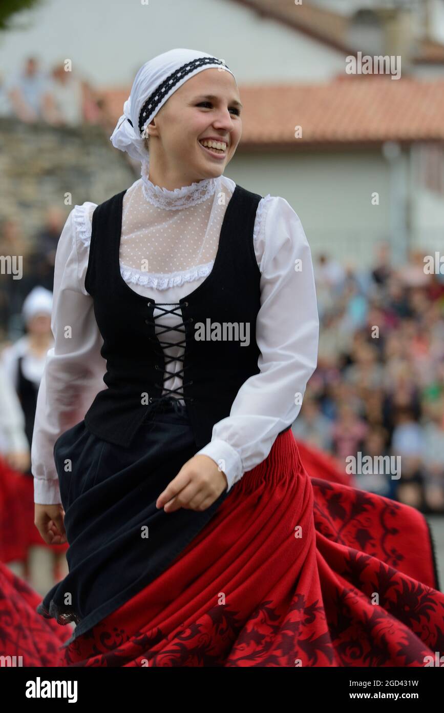 FRANCE, ATLANTIC PYRENEES (64) BASQUE COUNTRY, ESPELETTE PEPPER ...