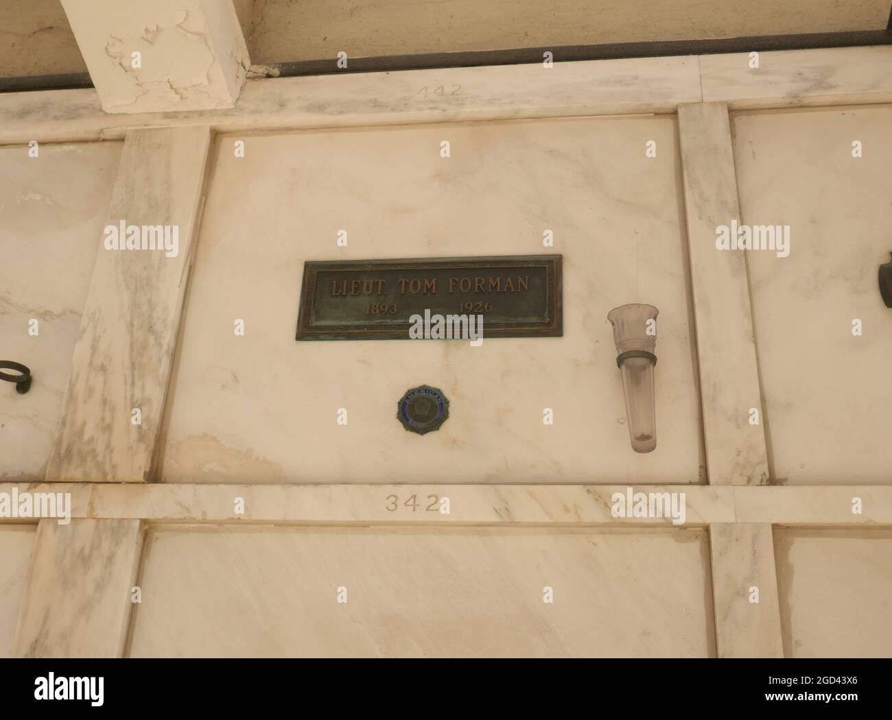 Los Angeles California Usa 9th August 21 A General View Of Atmosphere Director Actor Writer Tom Forman S Grave At Hollywood Forever Cemetery On August 9 21 In Los Angeles California Usa He Was An