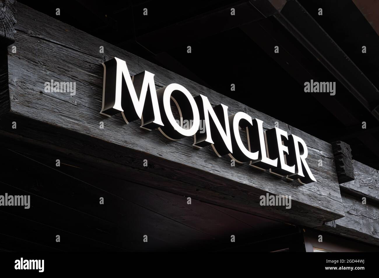 Moncler hi-res stock photography and images - Alamy