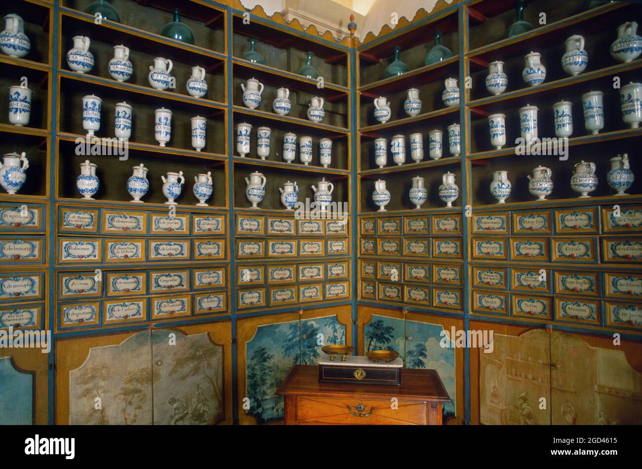 FRANCE, VAUCLUSE(84) PROVENCE, COMTAT VENAISSIN, CARPENTRAS, PHARMACY OF THE HOTEL DIEU, THE APOTHECARY Stock Photo