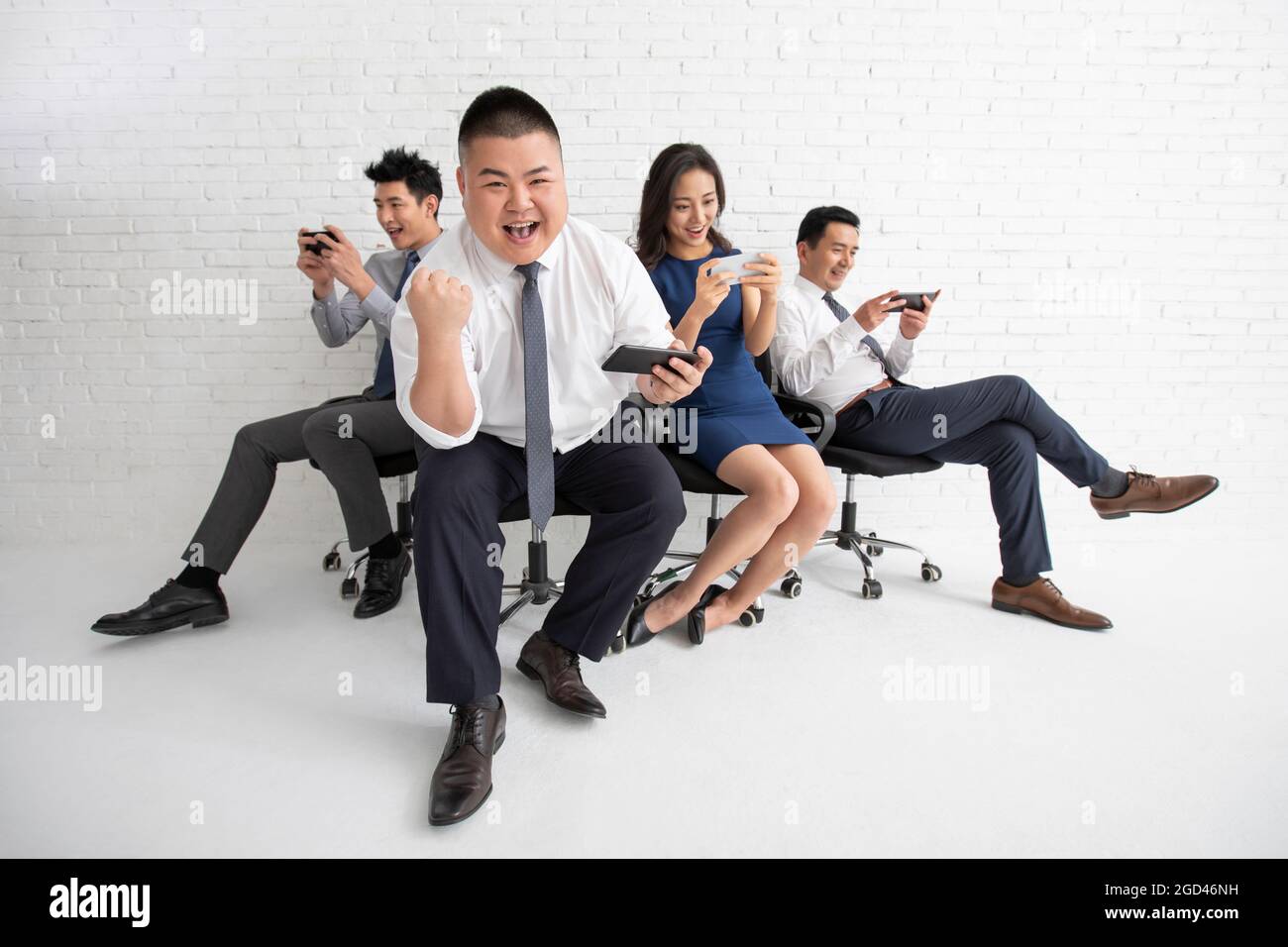 Business people using smartphone Stock Photo - Alamy