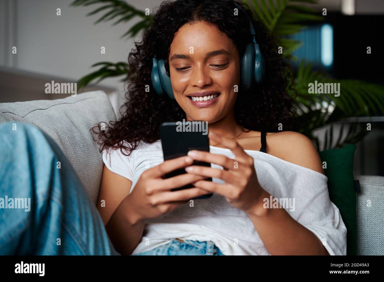 Curly hair mixed race hi-res stock photography and images - Alamy