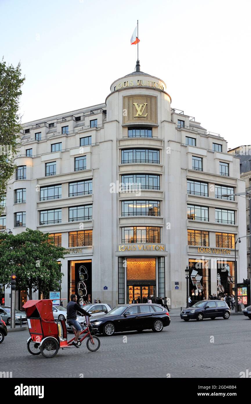 Street view of Champs-Elysees Avenue with building LOUIS VUITTON in Paris,  France Stock Photo - Alamy