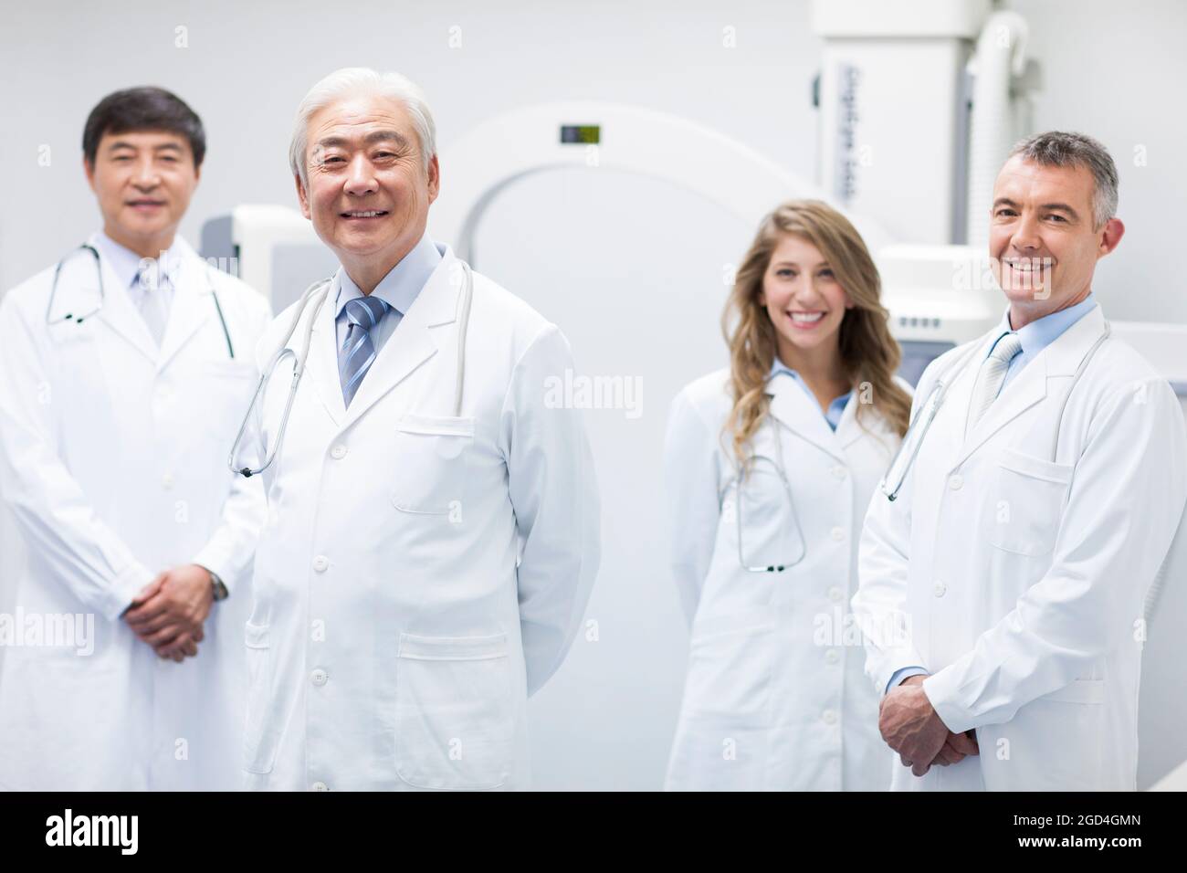 Doctors with MRI scanner Stock Photo - Alamy