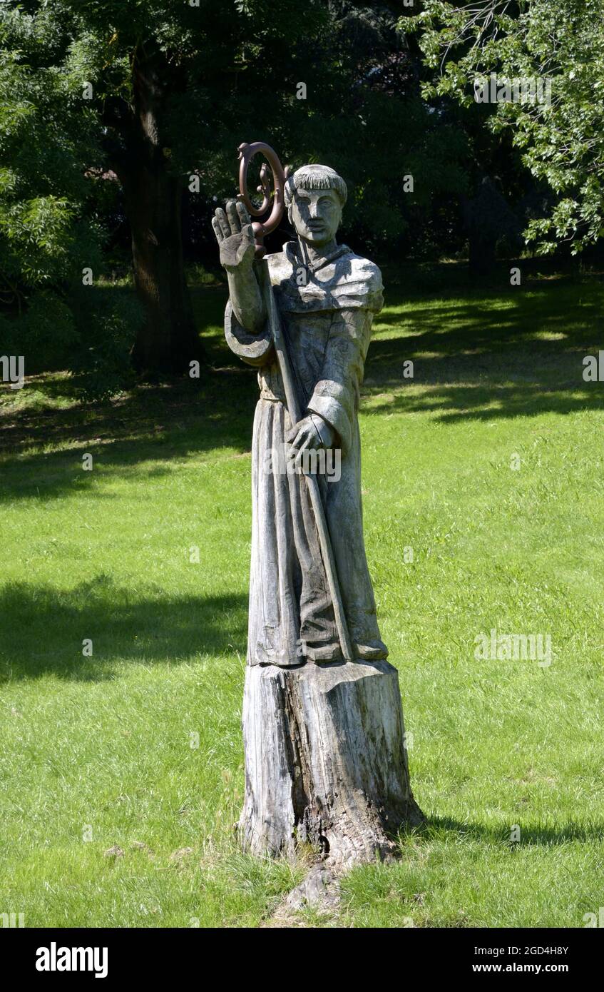 London, England, UK. Wooden sculpture of 'Black Canon with sceptur' by carver Tom Harvey, in the grounds of Lesnes Abbey - ruins of C12th Abbey of St Stock Photo
