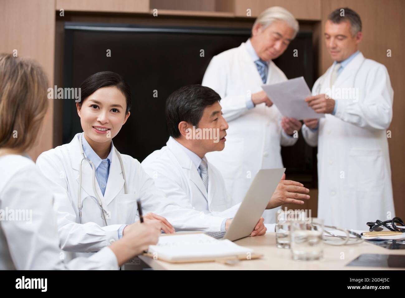 Group medical experts checking hi-res stock photography and images - Alamy