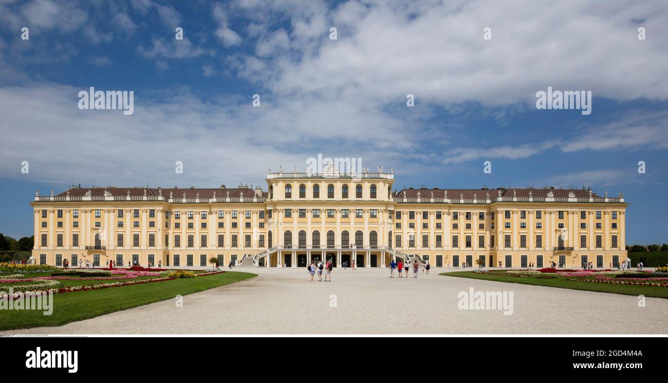 geography / travel, Austria, Vienna, Schoenbrunn Palace, exterior view, ADDITIONAL-RIGHTS-CLEARANCE-INFO-NOT-AVAILABLE Stock Photo