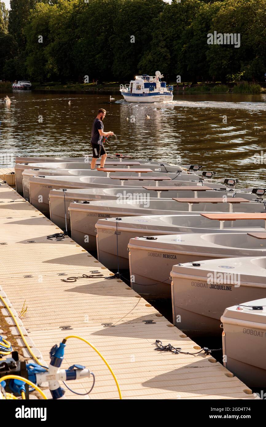 Electric hire boats opposite restaurants in Kingston Upon Thames Stock