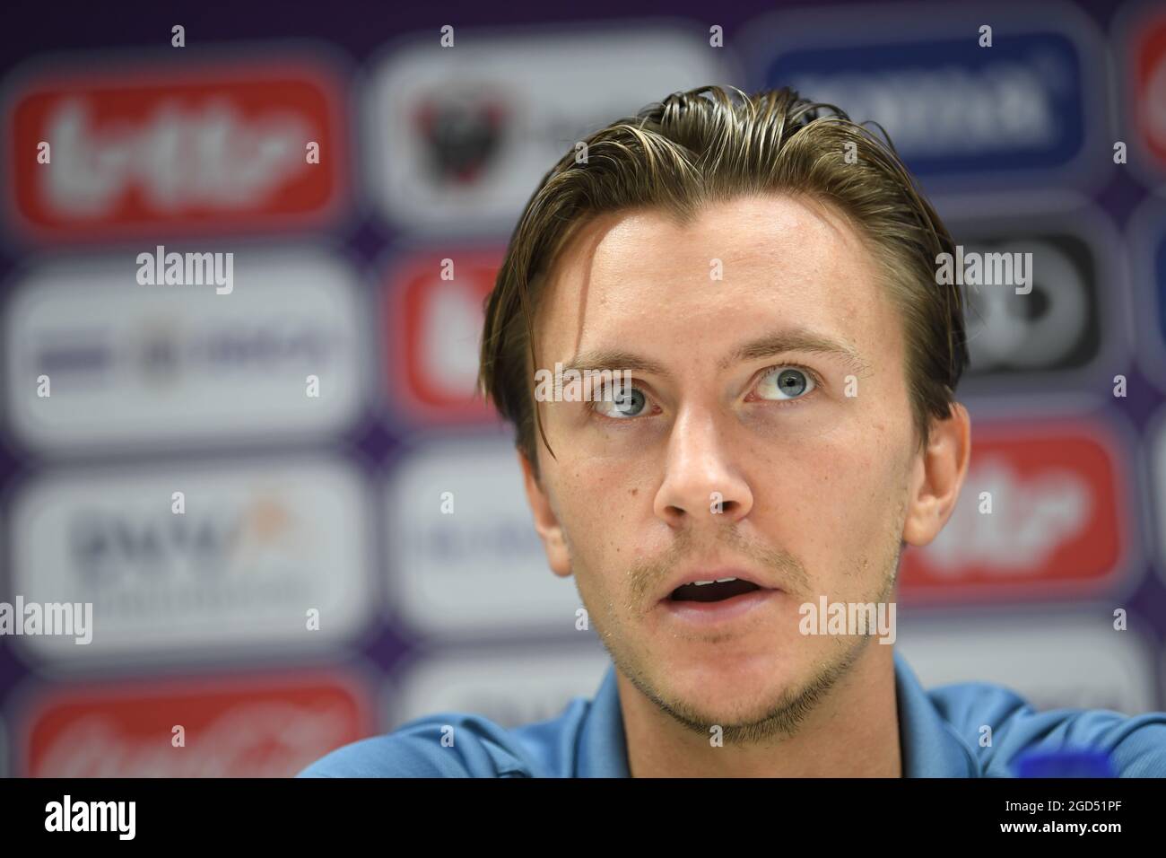 Anderlecht's Kristoffer Olsson and Club's Noa Lang fight for the ball  during a soccer match between RSC Anderlecht and Club Brugge KV, Sunday 03  Octob Stock Photo - Alamy