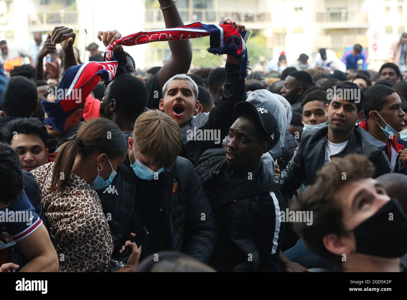 Parc des princes stadium outside hi-res stock photography and images ...