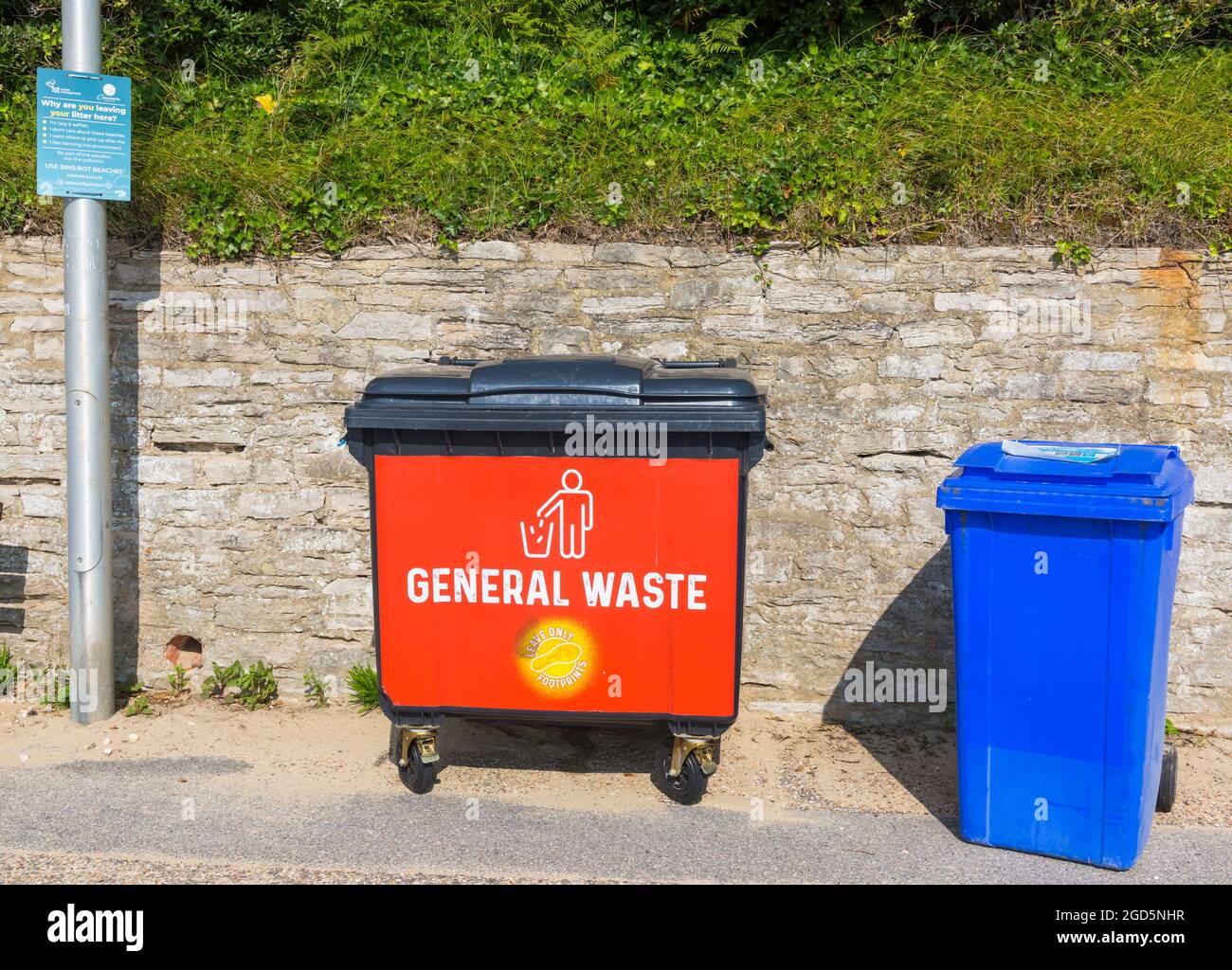 why are you leaving your litter here sign on lamppost next to general waste skip on promenade Stock Photo