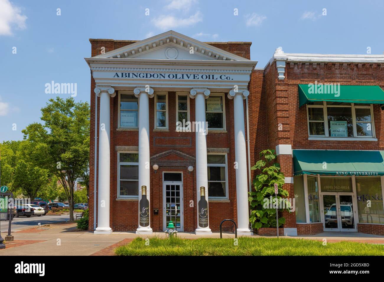 Kingport, Tennessee, USA - July 4, 2021:  Build int 1912 this bank was declared 'insolvent' during the great depression in 1929.  It now is an olive o Stock Photo