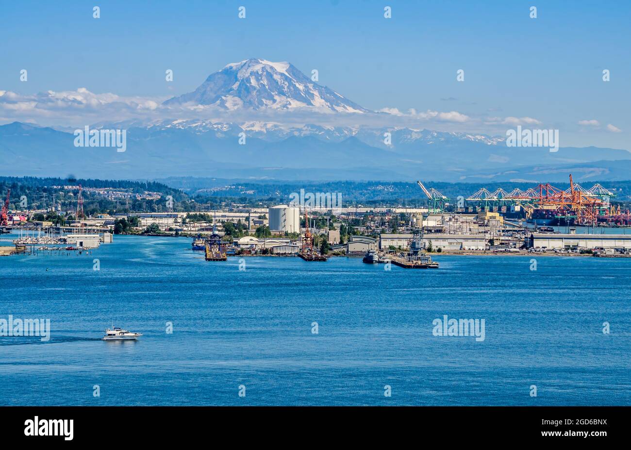 Mount Rainier towers over the Port of Tacoma Stock Photo - Alamy