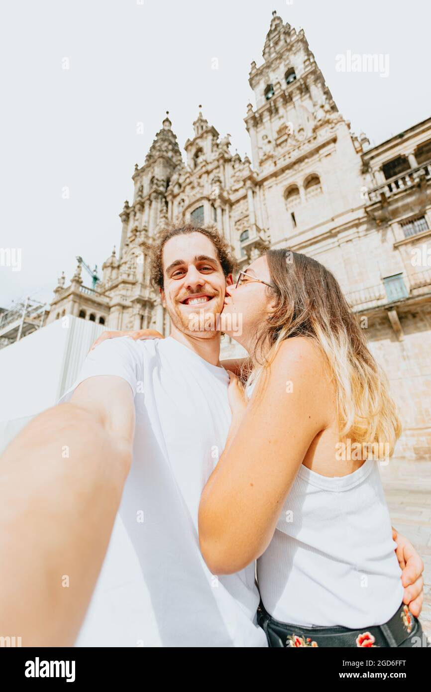 Guy girl kissing on city hi-res stock photography and images - Alamy