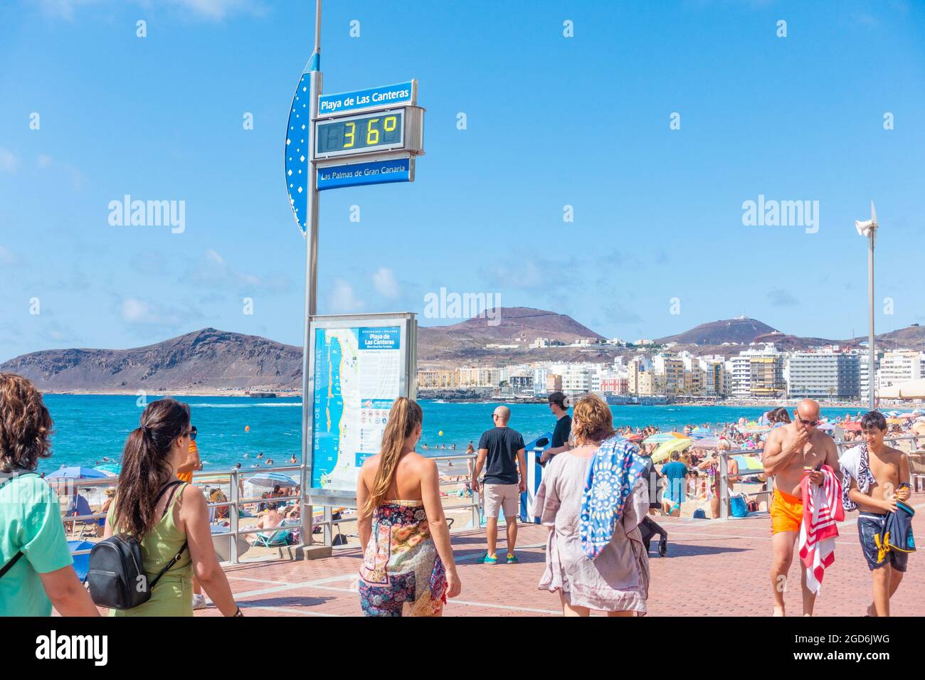Las Palmas, Gran Canaria, Canary Islands, Spain. 11th August, 2021.  Tourists, many British, basking on a packed city beach in Las Palmas as  temperature hit 36 degrees on Gran Canaria. Temperatures are