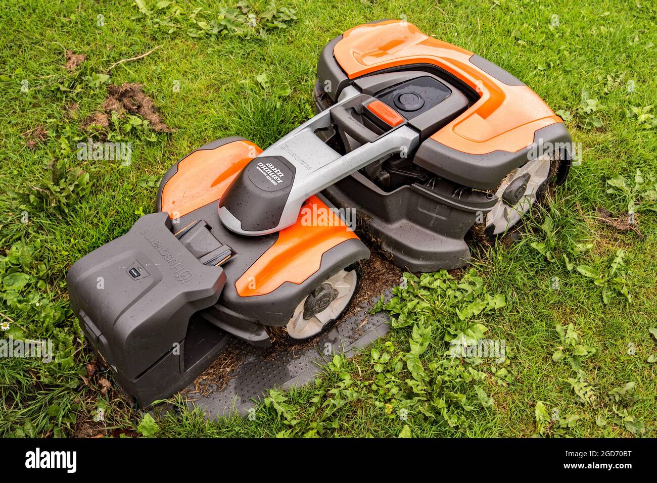 Husqvarna Automower 535 AWD Stock Photo Alamy