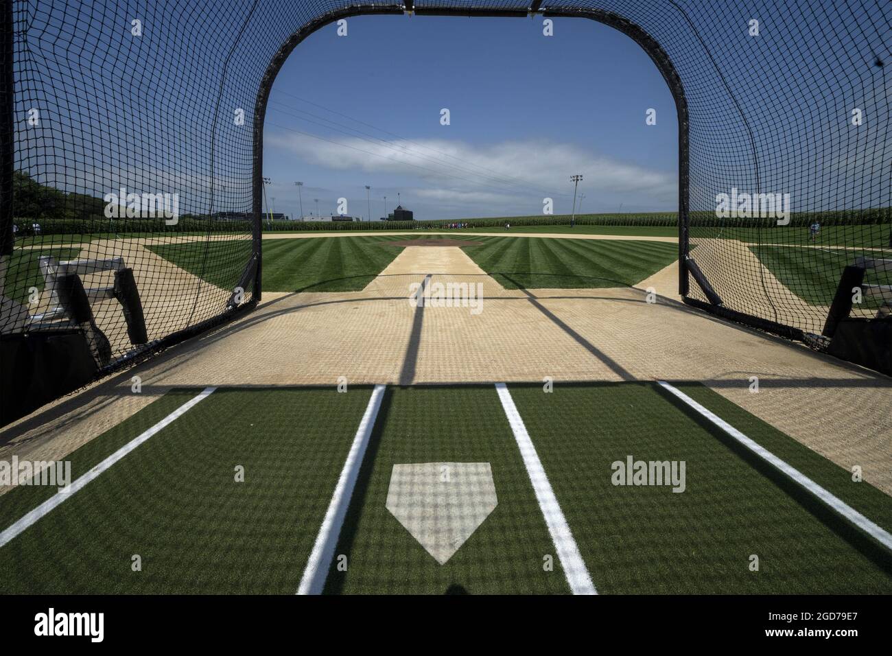 Youth baseball batting cage hires stock photography and images Alamy