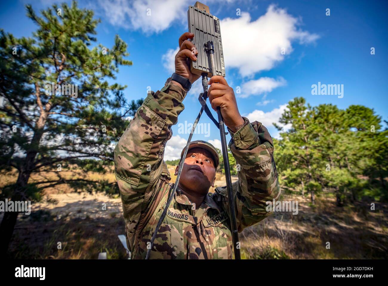 A U.S. Army Soldier sets up an antenna during the field training portion of a RQ-11 Raven B Unmanned Aerial System operator’s course on Joint Base McGuire-Dix-Lakehurst, N.J., Oct. 10, 2018. The course was held by the New Jersey Army National Guard’s 254th Regional Training Institute, which is based out of Sea Girt, N.J. (U.S. Air National Guard photo by Master Sgt. Matt Hecht) Stock Photo