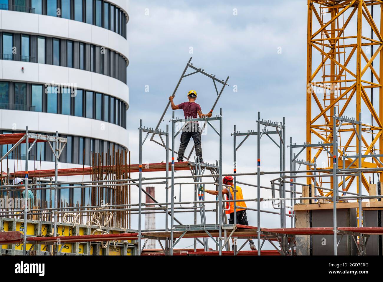 Baustelle, Bau eines Bürogebäudes, Gerüst, Betonarbeiter, Düsseldorf, NRW, Deutschland, Stock Photo