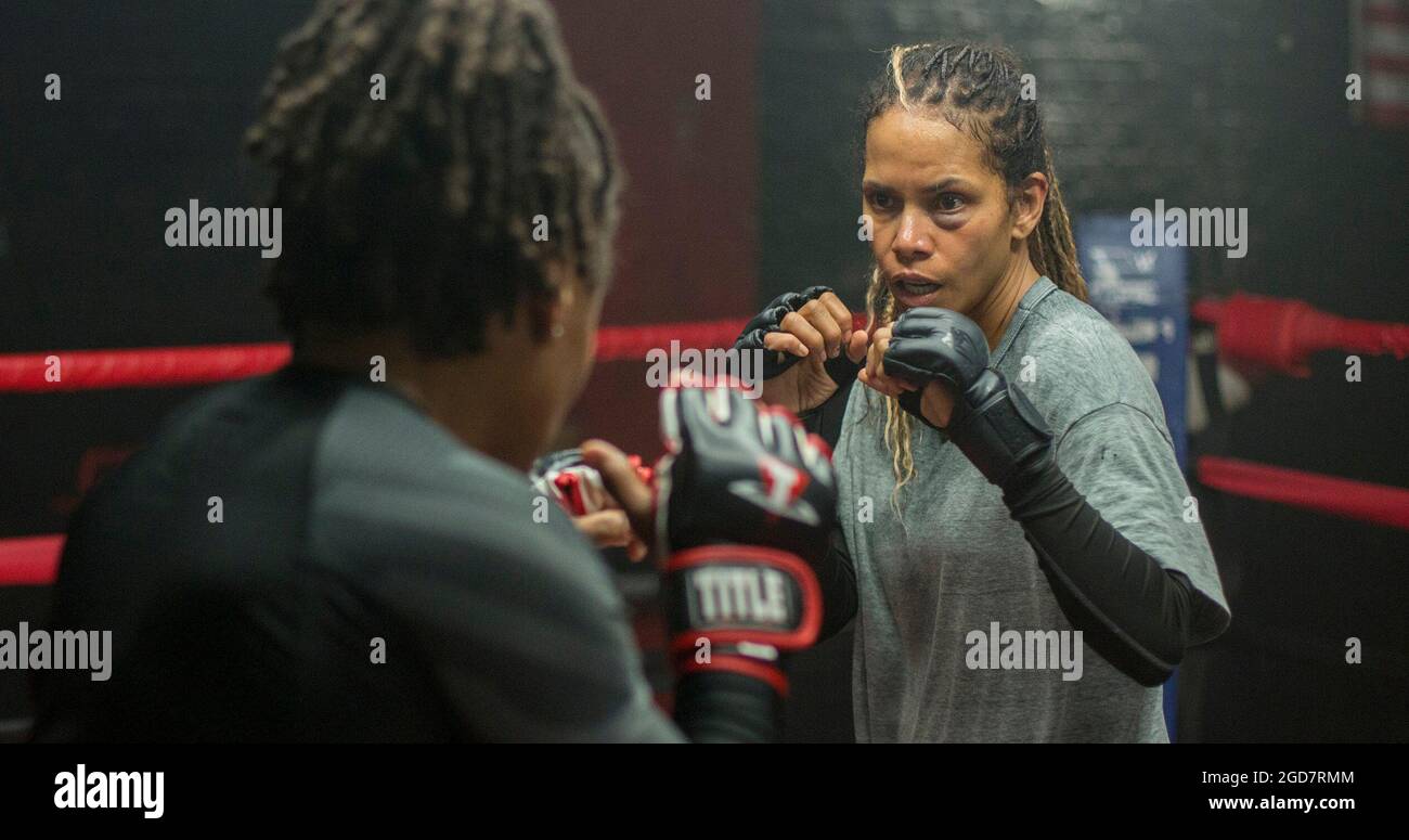 RELEASE DATE: November 24, 2021 TITLE: Bruised STUDIO: Netflix DIRECTOR: Halle Berry PLOT: A disgraced MMA fighter finds redemption in the cage and the courage to face her demons when the son she had given up as an infant unexpectedly reenters her life. STARRING: HALLE BERRY as Jackie Justice. (Credit Image: © Netflix/Entertainment Pictures) Stock Photo