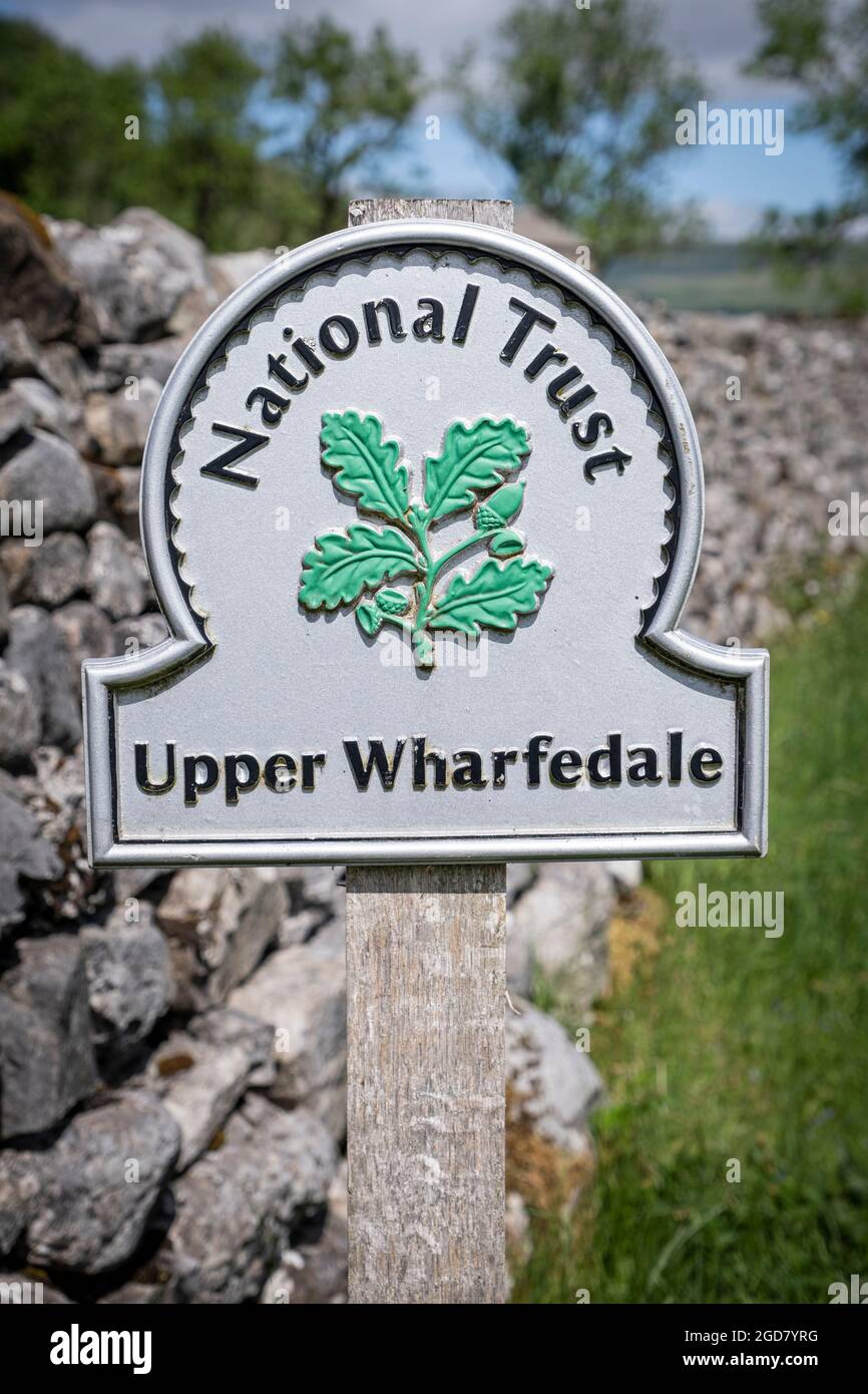 Nation Trust Sign in Upper Wharfedale, Kettlewell, Yorkshire Dales National Park. Stock Photo