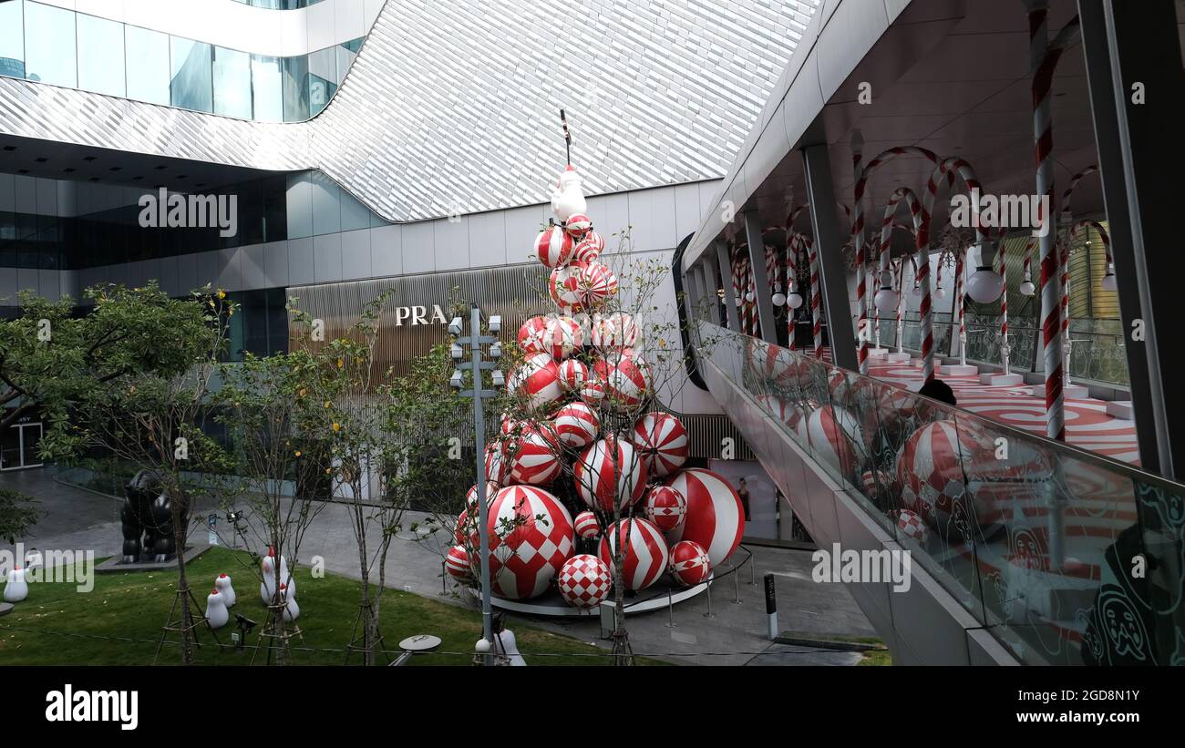 Luxury shopping mall hi-res stock photography and images - Alamy