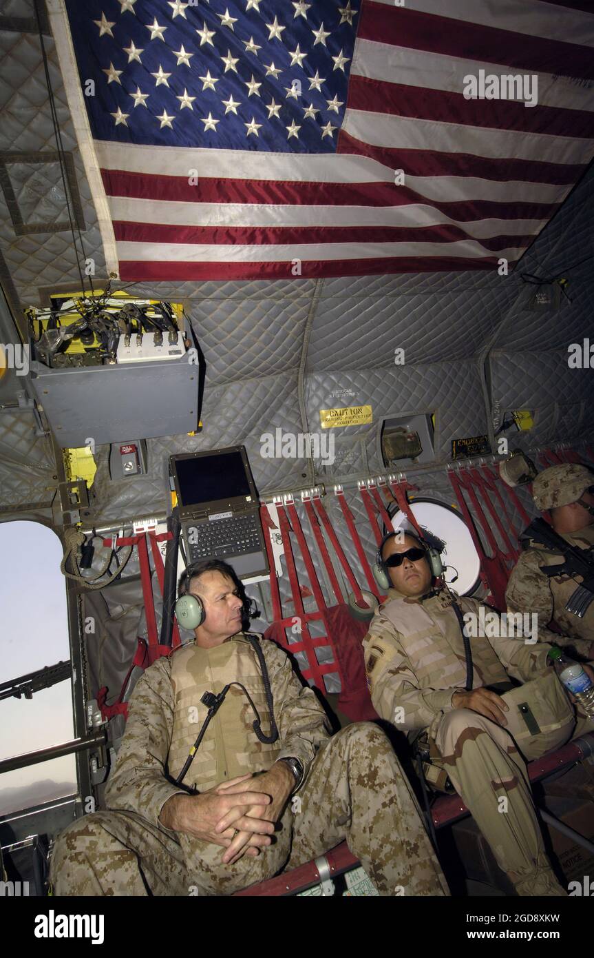 The Vice Chairman of the Joint Chiefs of Staff (VCJCS) US Marine Corps (USMC) General (GEN) Peter Pace and US Army (USA) Major General (MGEN) Jason Kamiya, the Commander Joint Task Force 76 (CJTF-76), fly on board a CH-47 Chinook helicopter to Forward Operating Base (FOB) Langman, Afghanistan (AFG), in support of Operation ENDURING FREEDOM.  (USAF PHOTO BY SSGT D. MYLES CULLEN 050713-F-0193C-006) Stock Photo