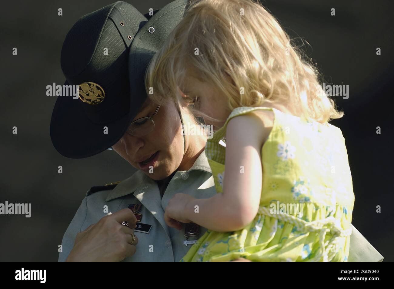 A female US Army (USA) Drill Sergeant holds her daughter before the graduation ceremony for the Recruits (Soldiers-in-training) graduating at the end of the nine-week Basic Combat Training (BCT) program at Fort Jackson, Columbia, South Carolina (SC).  (USAF PHOTO BY SSGT STACY L PEARSALL 060616-F-7234P-014) Stock Photo
