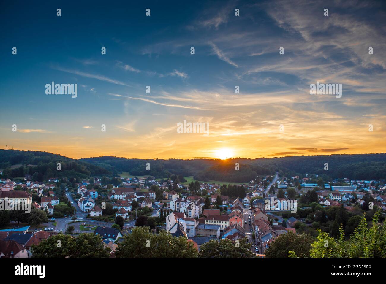Ville de Bitche au coucher de soleil, France, Moselle Stock Photo