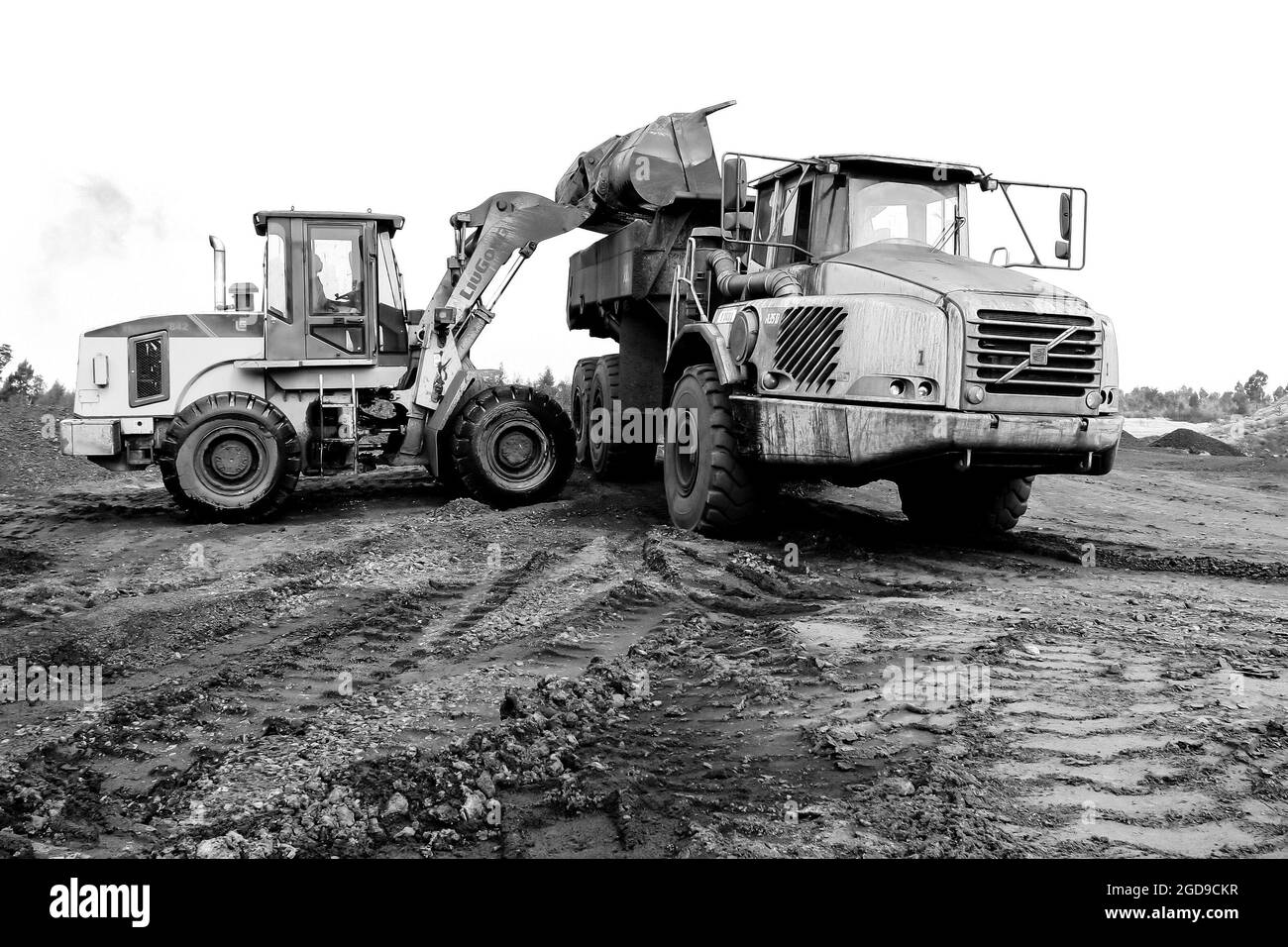 JOHANNESBURG, SOUTH AFRICA - Jan 06, 2021: A grayscale shot of huge machineries used in Coal Mining in Johannesburg, South Africa Stock Photo