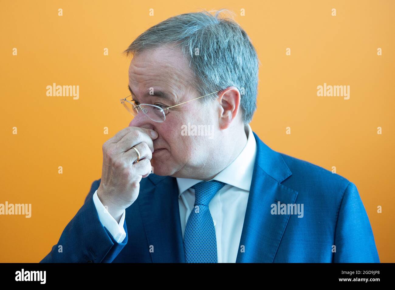 Dresden, Germany. 12th Aug, 2021. Armin Laschet, CDU Federal Chairman and Minister President of North Rhine-Westphalia, stands in the foyer during his visit to the factory of chip manufacturer Globalfoundries. Credit: Sebastian Kahnert/dpa-Zentralbild/POOL/dpa/Alamy Live News Stock Photo