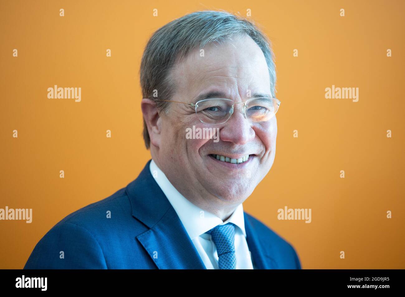 Dresden, Germany. 12th Aug, 2021. Armin Laschet, CDU Federal Chairman and Minister President of North Rhine-Westphalia, stands in the foyer during his visit to the factory of chip manufacturer Globalfoundries. Credit: Sebastian Kahnert/dpa-Zentralbild/POOL/dpa/Alamy Live News Stock Photo