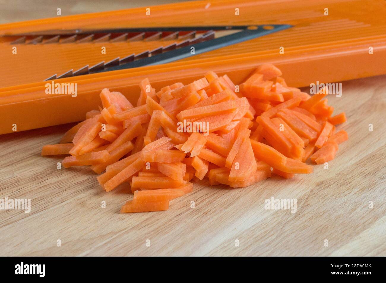 https://c8.alamy.com/comp/2GDA0MK/fresh-carrots-are-cut-into-strips-on-a-special-grater-2GDA0MK.jpg