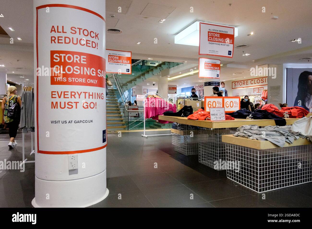 Final closing down sale at the GAP flagship store in Oxford street, London.  The clothing retailer is closing all of its 81 stores in the UK Stock Photo  - Alamy