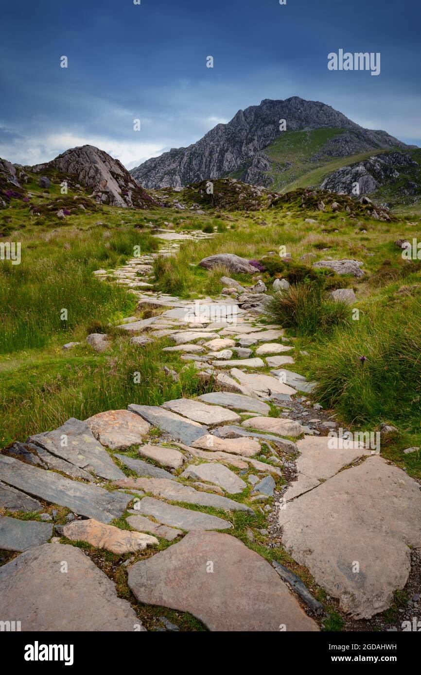 Y garn mountain hi-res stock photography and images - Alamy
