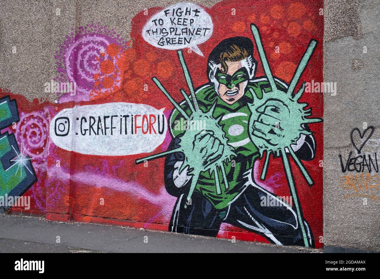 Graffiti recycling hi-res stock photography and images - Alamy