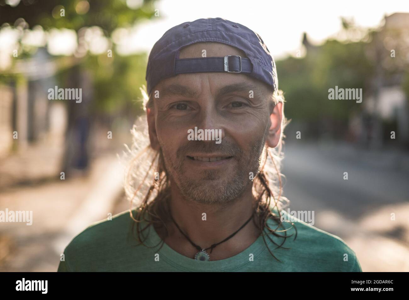 Grey haired old man hi-res stock photography and images - Alamy