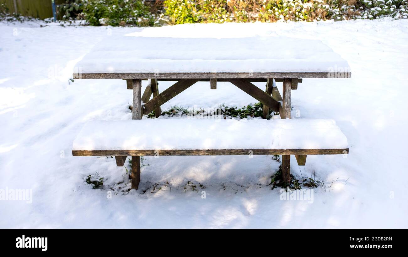 A park bench covered in snow Stock Photo - Alamy