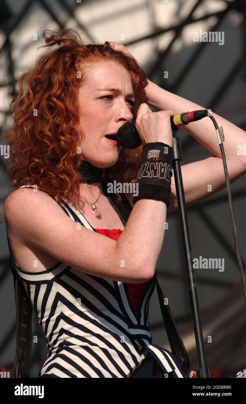 Bologna Italy 2004-09-05 : Live concert of Melissa Auf der Maur at the