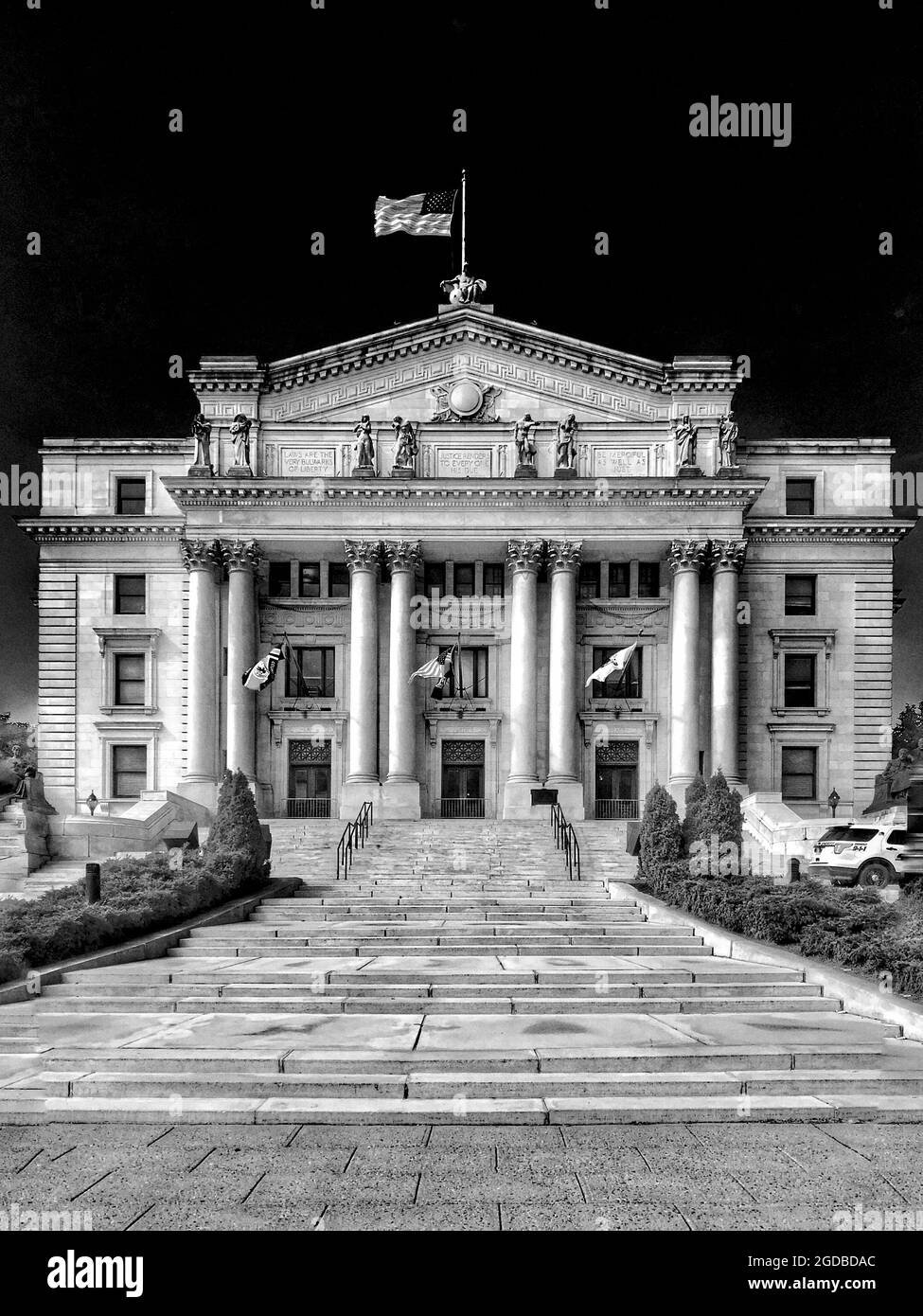 Historic Essex County Court House located on the triangle of MLK, Jr. Blvd. and Springfield Avenue and Market Street in downtown Newark, NJ, USA Stock Photo