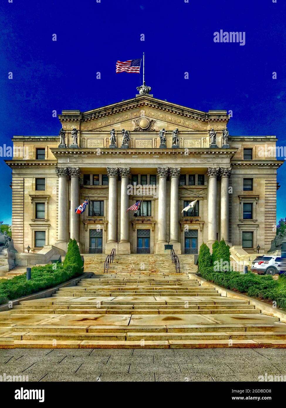 Historic Essex County Court House located on the triangle of MLK, Jr. Blvd. and Springfield Avenue and Market Street in downtown Newark, NJ, USA Stock Photo